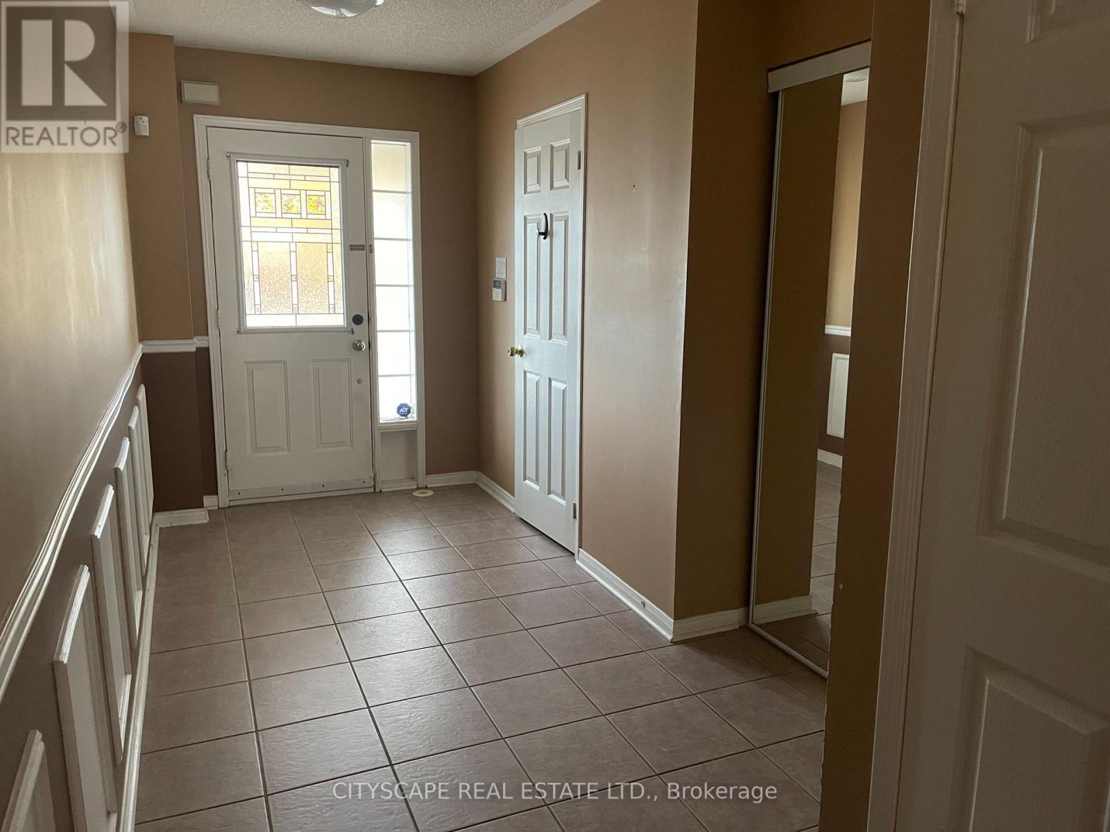 52 Coleridge Drive, Newmarket (Summerhill Estates), Ontario  L3X 2T6 - Photo 2 - N12486839