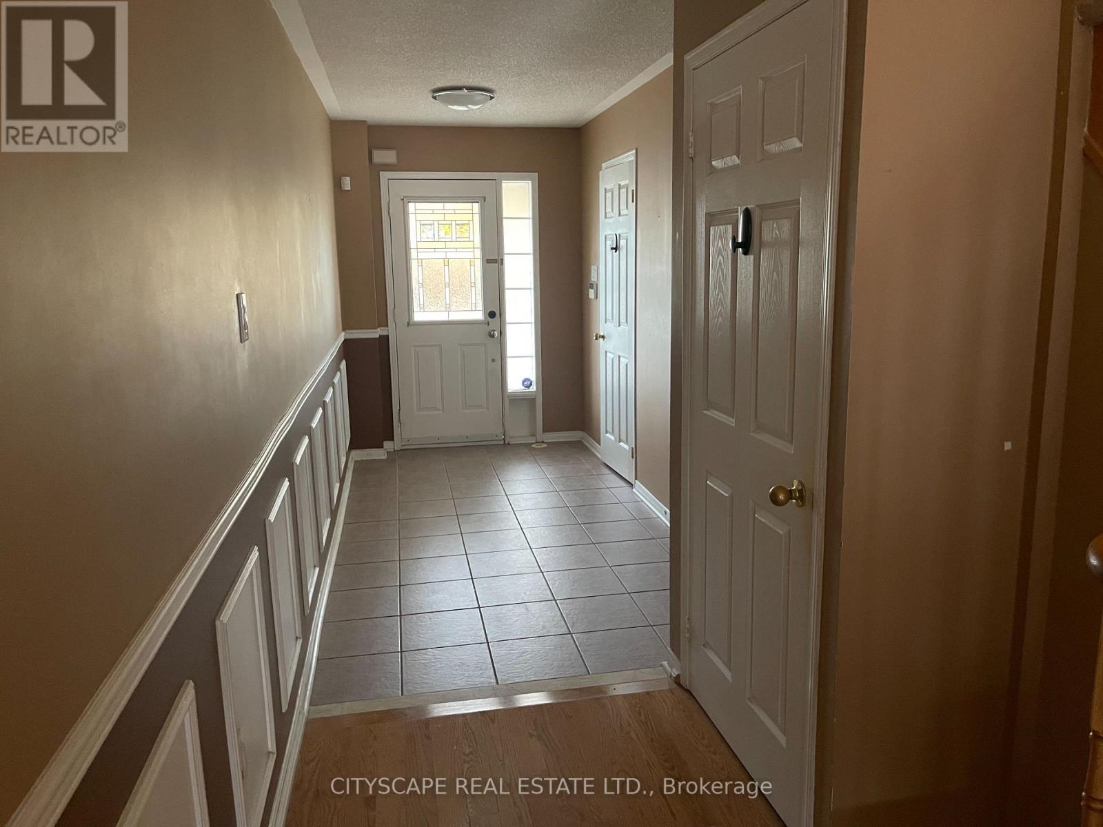 52 Coleridge Drive, Newmarket (Summerhill Estates), Ontario  L3X 2T6 - Photo 3 - N12486839