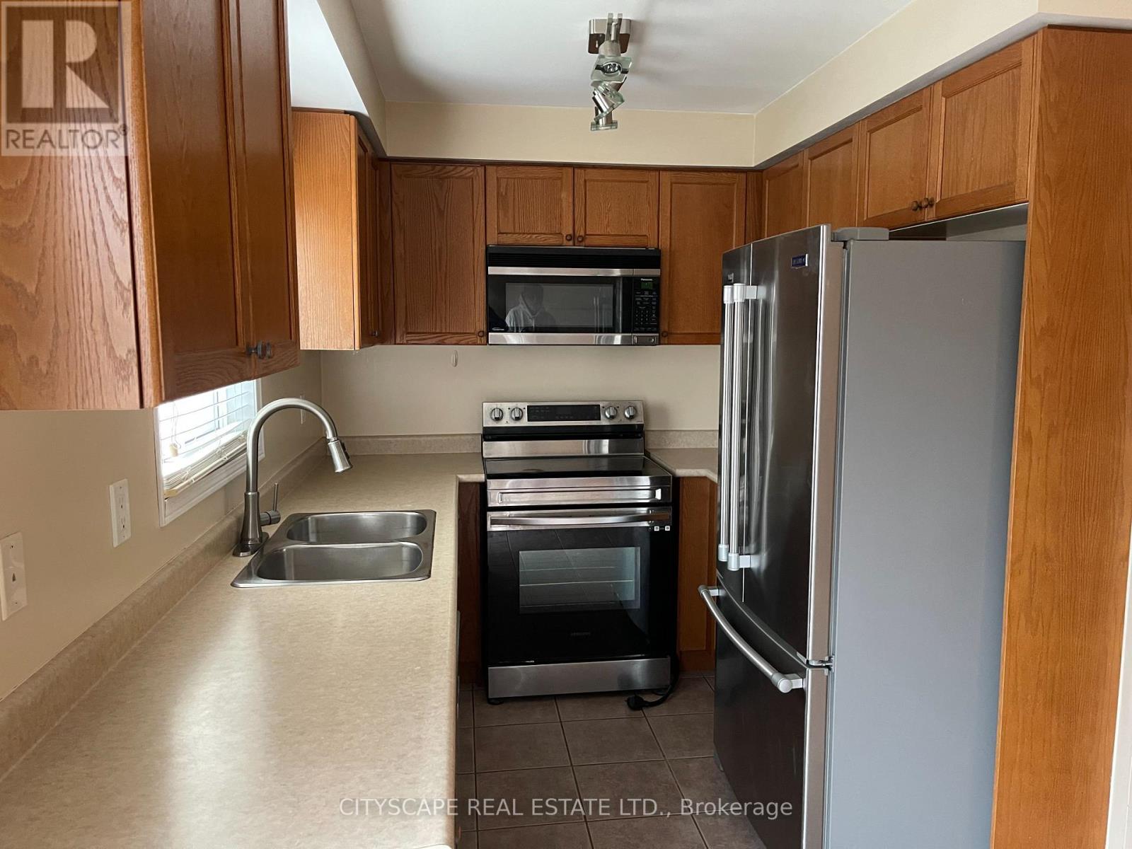 52 Coleridge Drive, Newmarket (Summerhill Estates), Ontario  L3X 2T6 - Photo 4 - N12486839