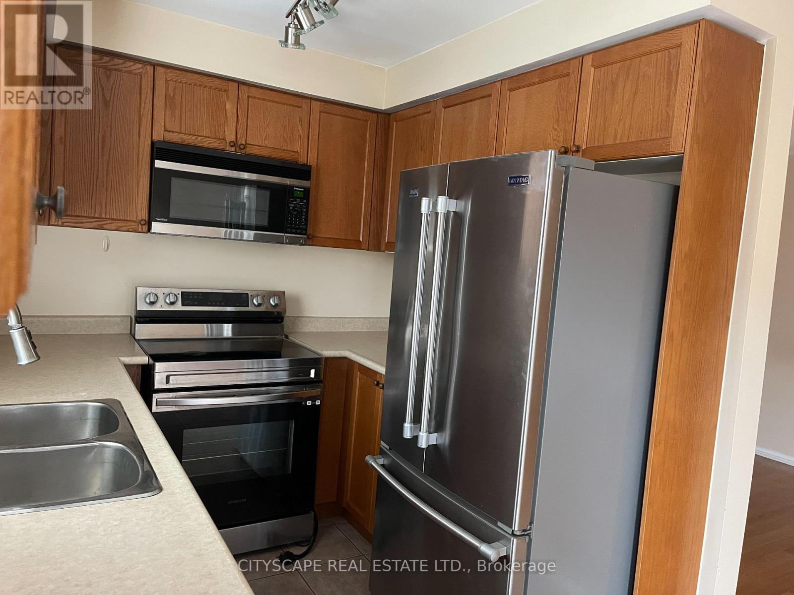 52 Coleridge Drive, Newmarket (Summerhill Estates), Ontario  L3X 2T6 - Photo 5 - N12486839