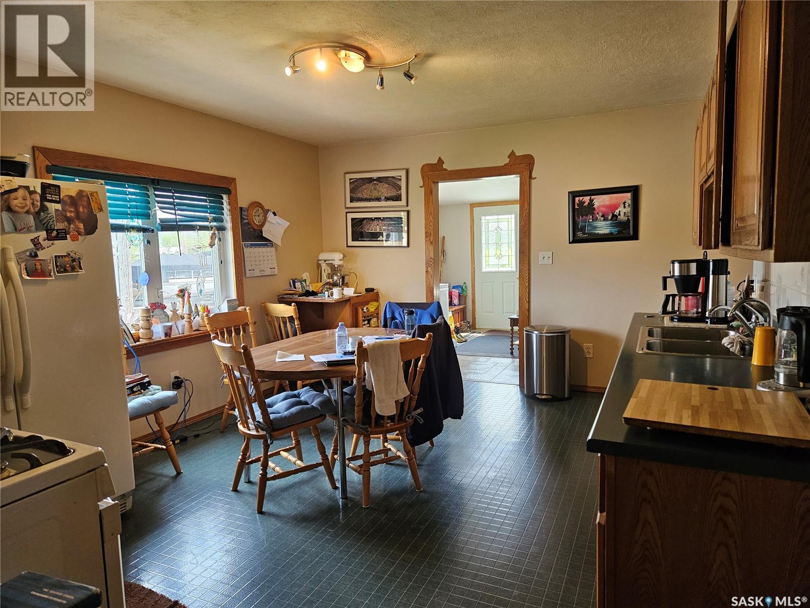 602 Railway Avenue, Bienfait, Saskatchewan  S0C 0M0 - Photo 4 - SK021956