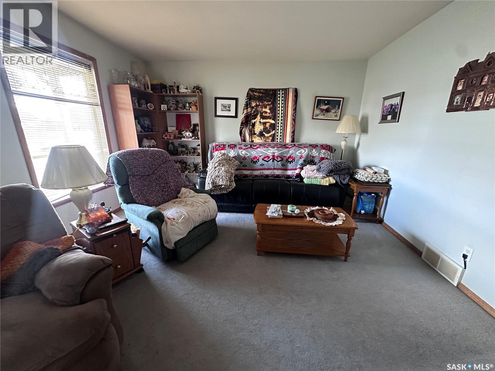 602 Railway Avenue, Bienfait, Saskatchewan  S0C 0M0 - Photo 5 - SK021956