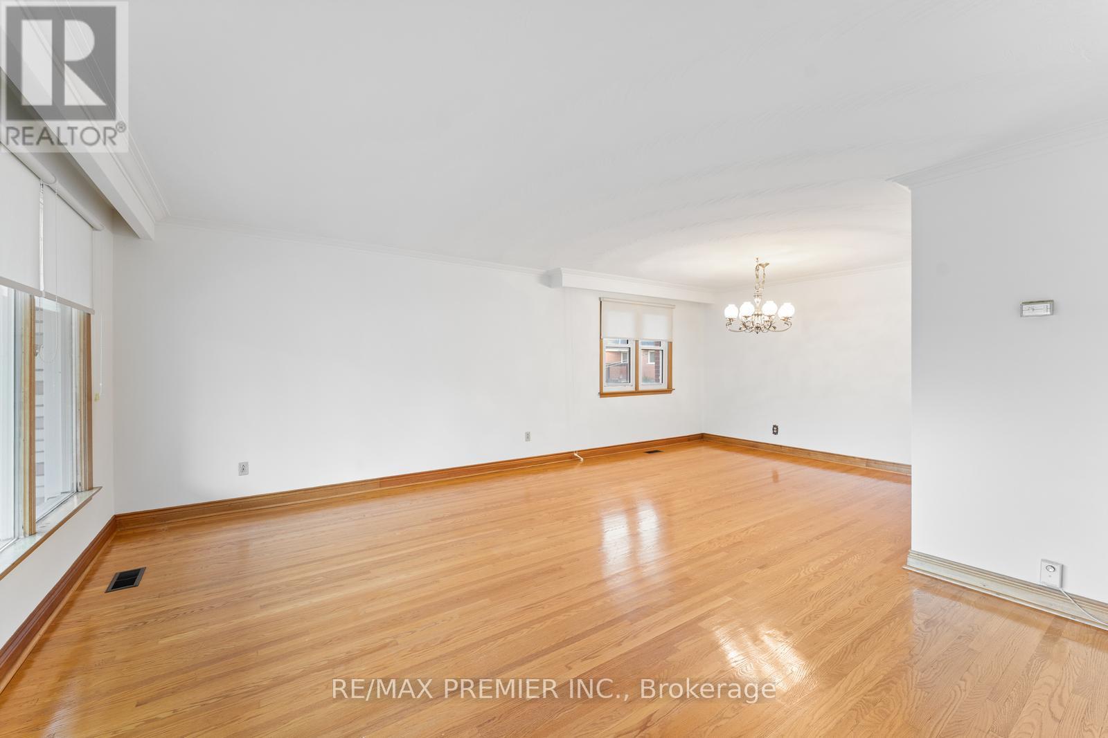 75 Monclova Road, Toronto (Downsview-Roding-Cfb), Ontario  M3M 1N9 - Photo 8 - W12487361