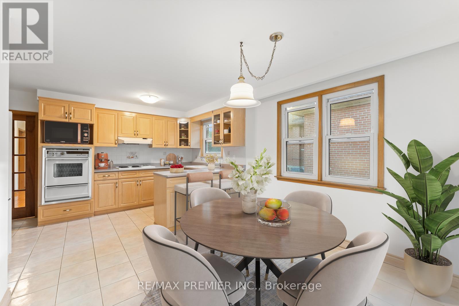 75 Monclova Road, Toronto (Downsview-Roding-Cfb), Ontario  M3M 1N9 - Photo 9 - W12487361