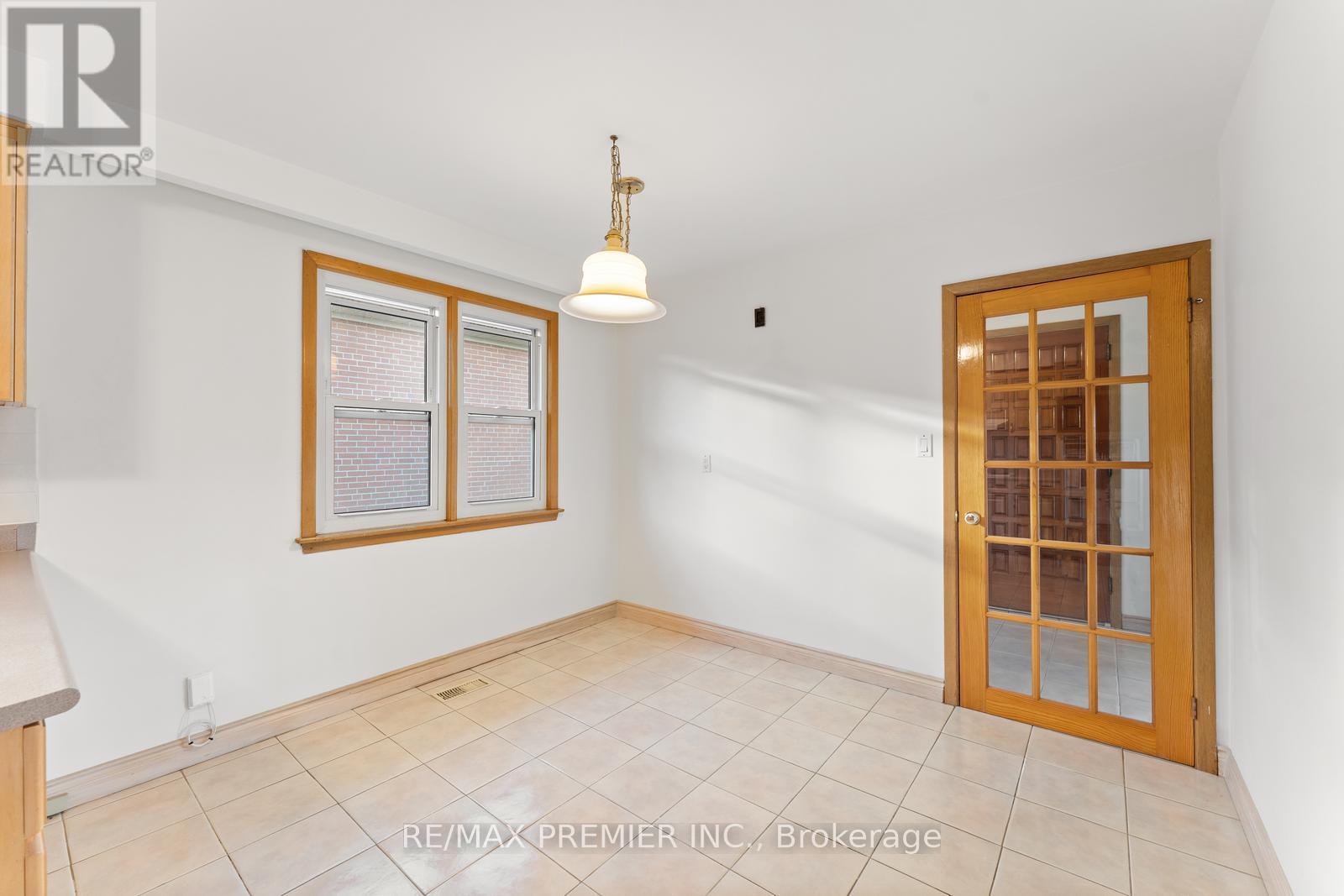 75 Monclova Road, Toronto (Downsview-Roding-Cfb), Ontario  M3M 1N9 - Photo 11 - W12487361