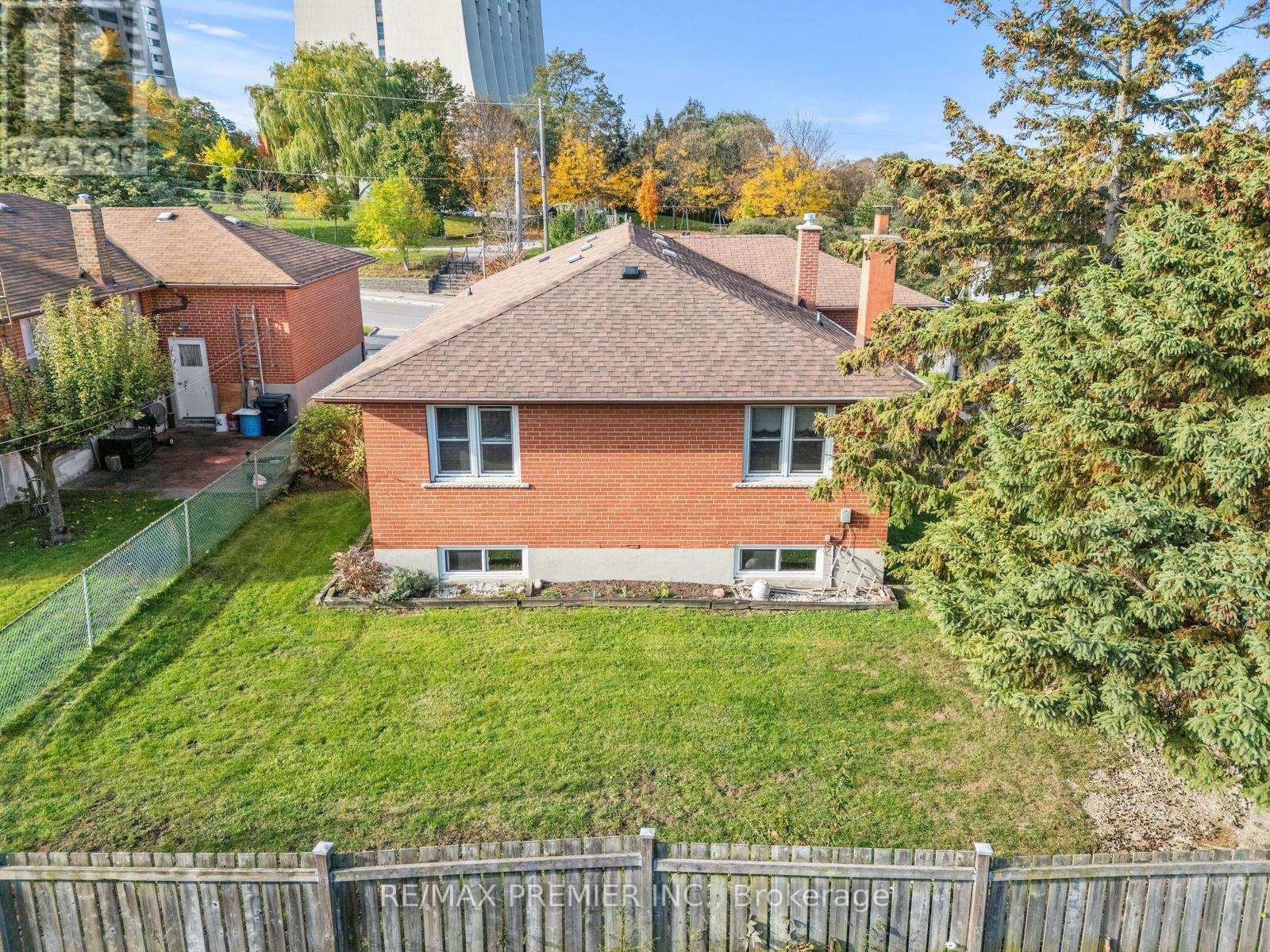 75 Monclova Road, Toronto (Downsview-Roding-Cfb), Ontario  M3M 1N9 - Photo 34 - W12487361
