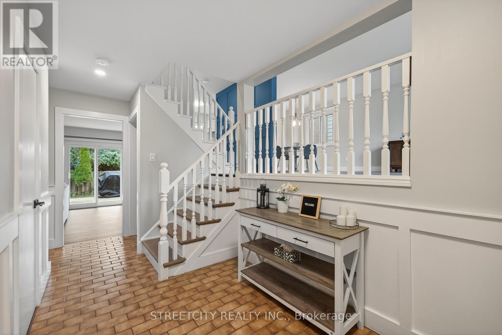 129 Highview Avenue E, London South, Ontario  N6C 5G4 - Photo 6 - X12480616