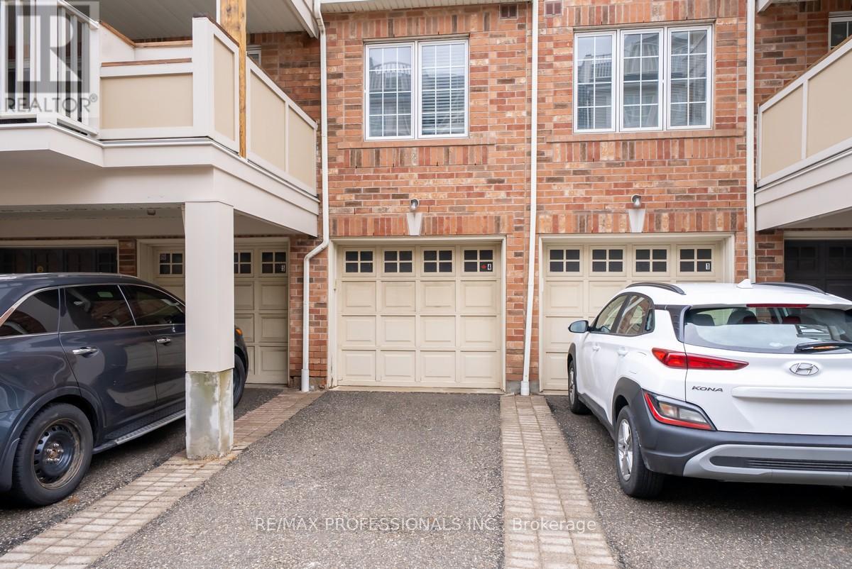 4 - 619 DUNDAS STREET W, Mississauga, Ontario