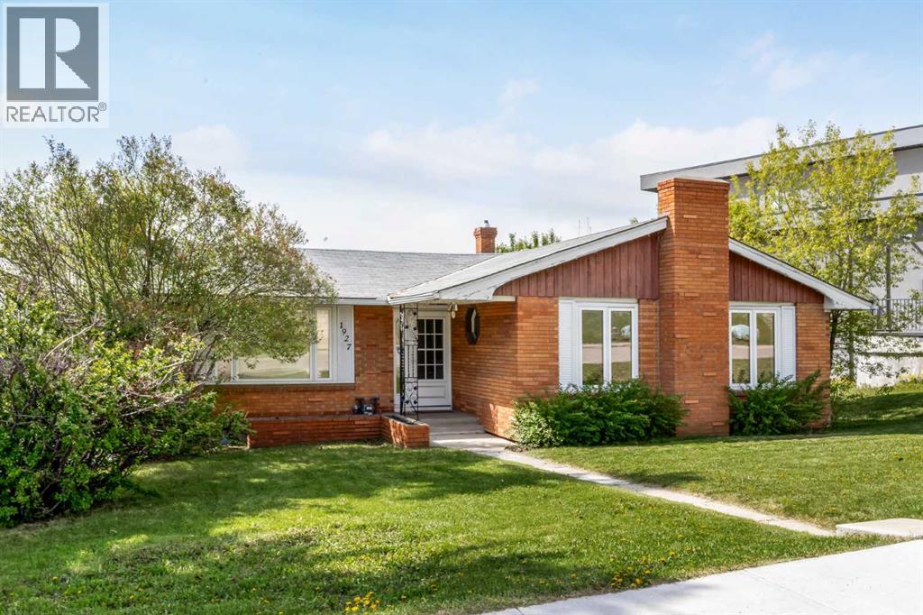 1927 Briar Crescent Nw, Calgary, Alberta  T2N 3V6 - Photo 6 - A2224956