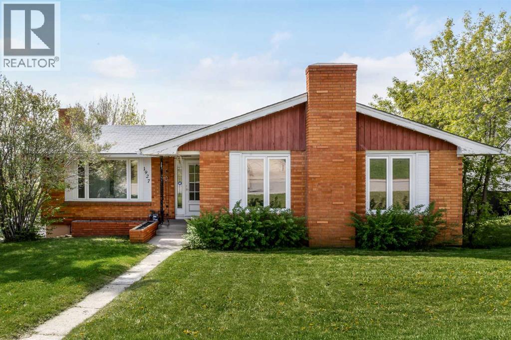 1927 Briar Crescent Nw, Calgary, Alberta  T2N 3V6 - Photo 2 - A2224956