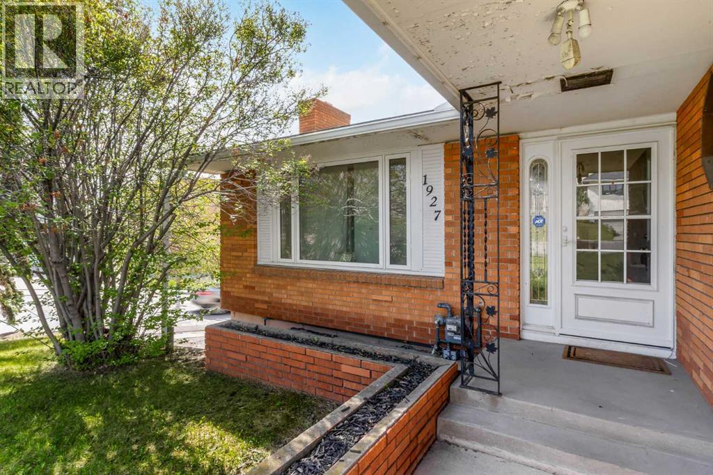 1927 Briar Crescent Nw, Calgary, Alberta  T2N 3V6 - Photo 7 - A2224956
