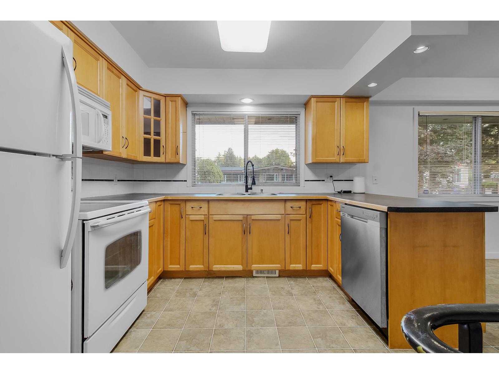 31825 Oak Avenue, Abbotsford, British Columbia  V2T 1H8 - Photo 3 - R3063115