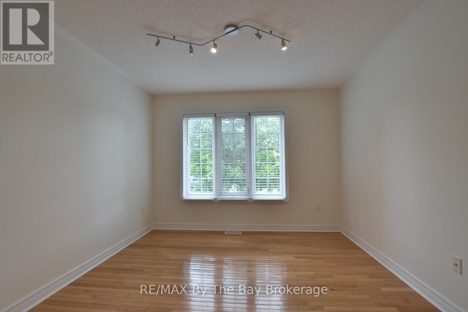 7 Meadowood Drive, Wasaga Beach, Ontario  L9Z 3C2 - Photo 13 - S12491758