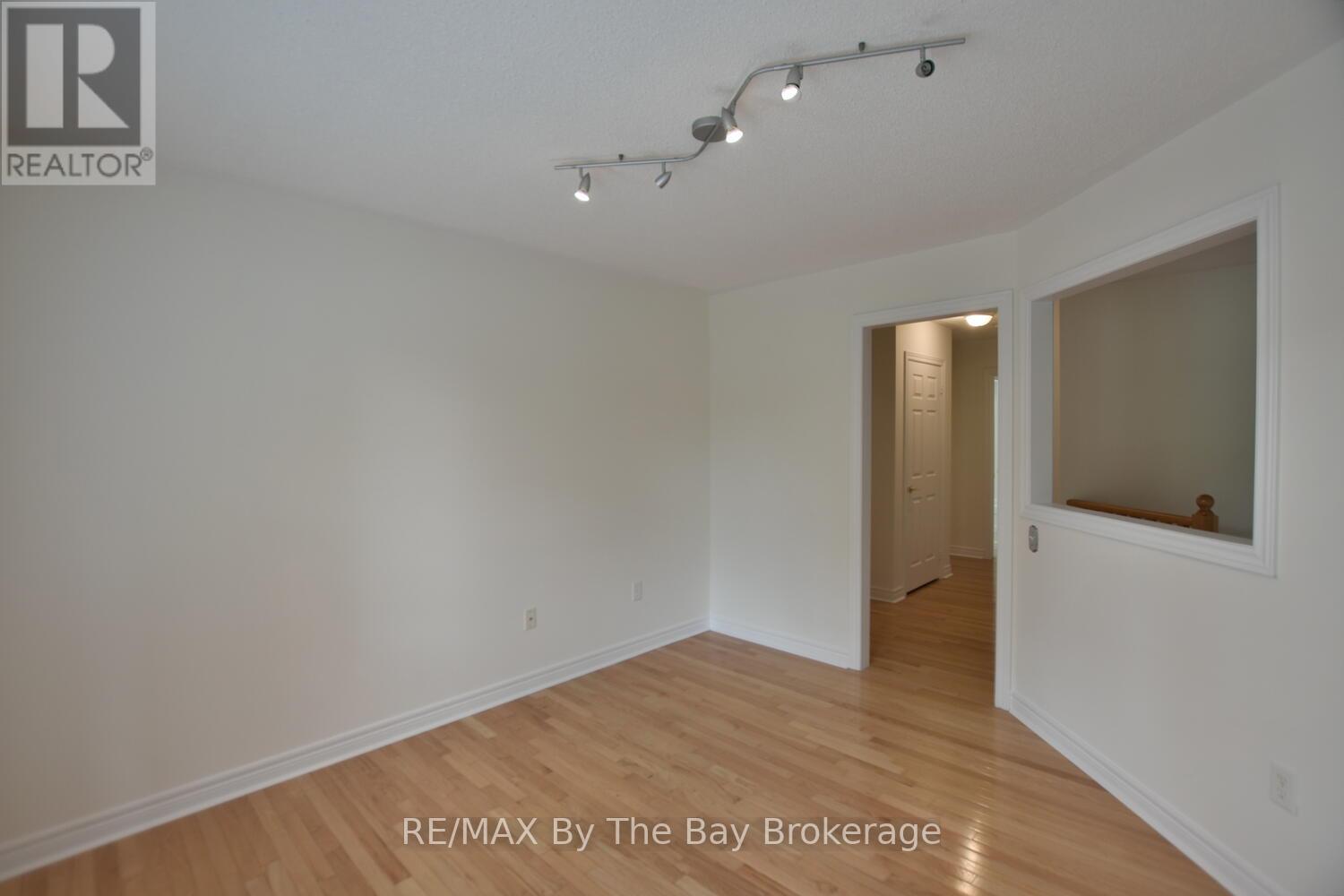 7 Meadowood Drive, Wasaga Beach, Ontario  L9Z 3C2 - Photo 14 - S12491758