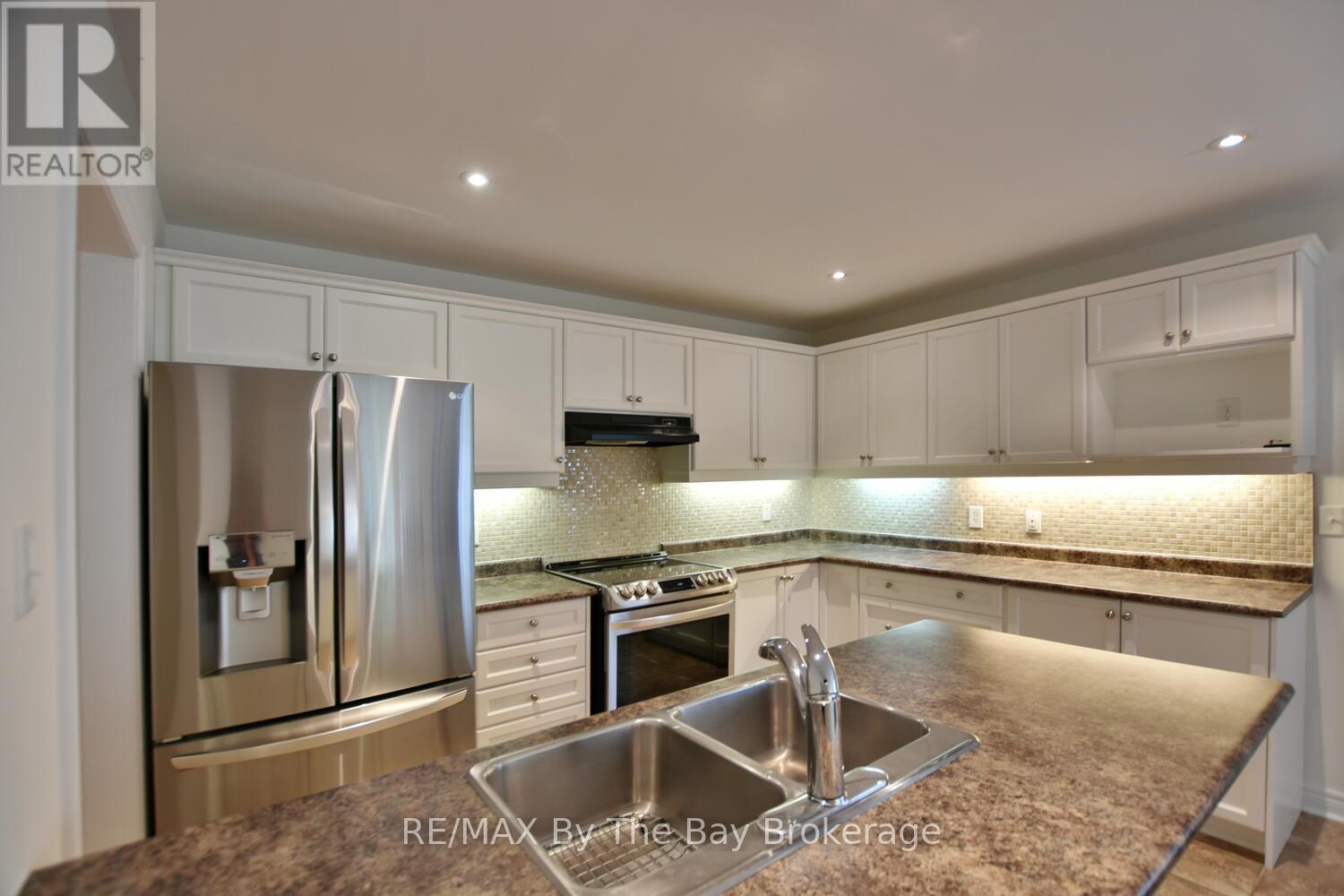 7 Meadowood Drive, Wasaga Beach, Ontario  L9Z 3C2 - Photo 18 - S12491758