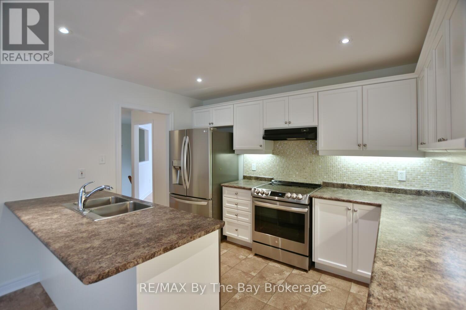 7 Meadowood Drive, Wasaga Beach, Ontario  L9Z 3C2 - Photo 19 - S12491758