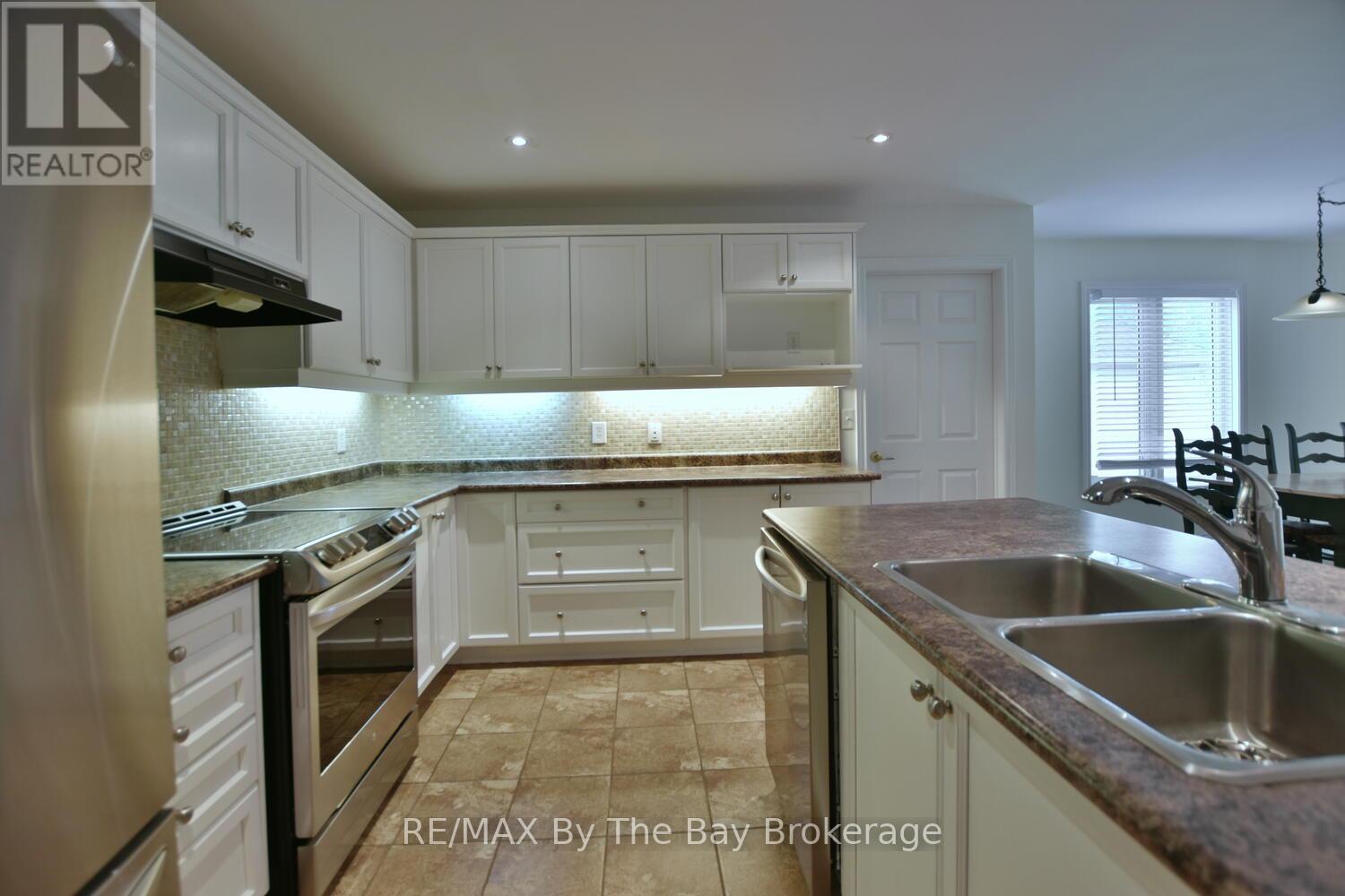 7 Meadowood Drive, Wasaga Beach, Ontario  L9Z 3C2 - Photo 21 - S12491758