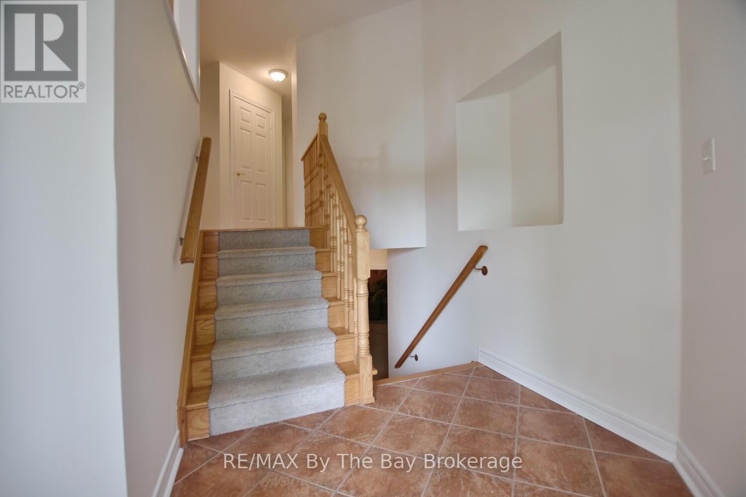 7 Meadowood Drive, Wasaga Beach, Ontario  L9Z 3C2 - Photo 8 - S12491758