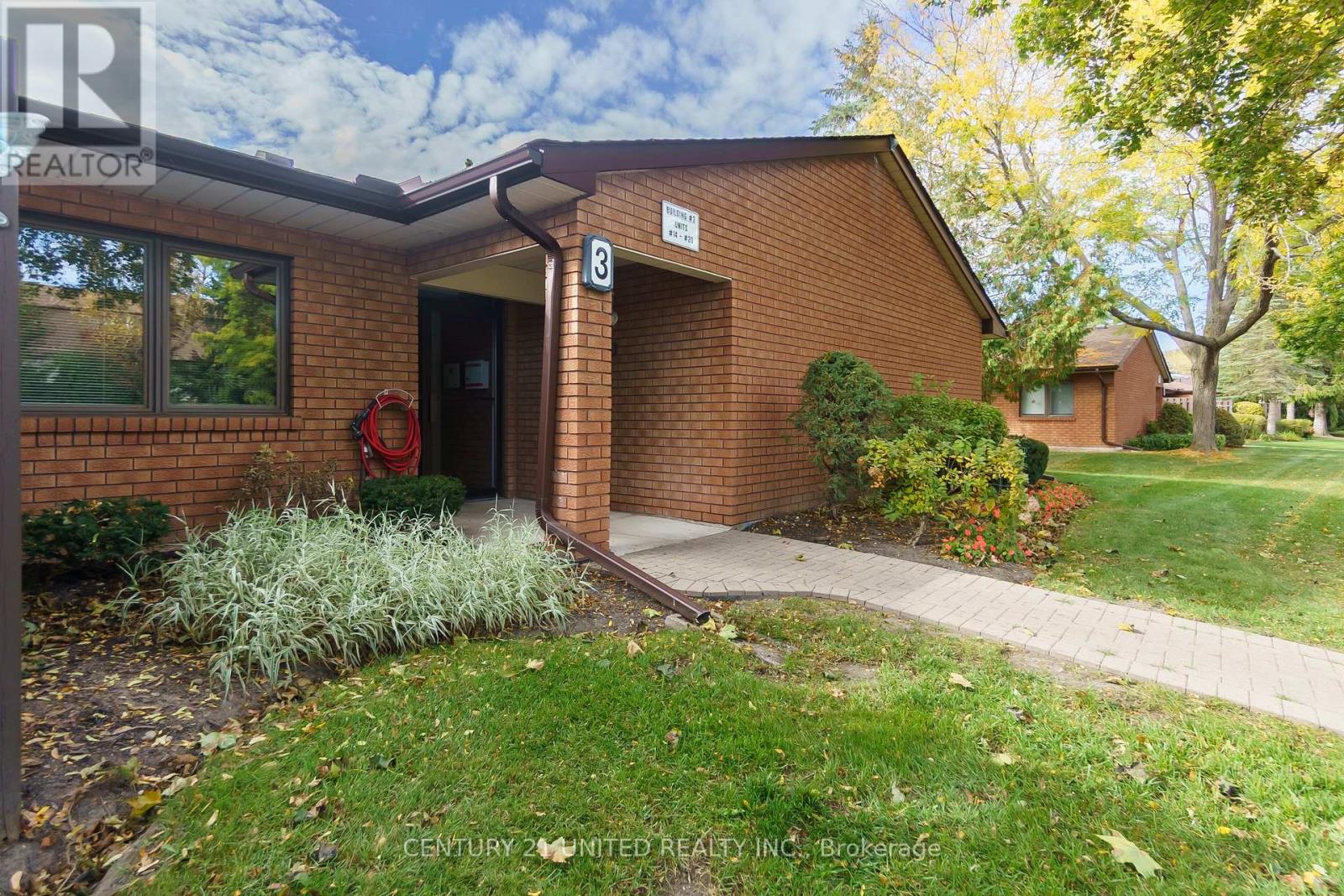 15 - 36 Champlain Crescent, Peterborough (Northcrest Ward 5), Ontario  K9L 1T1 - Photo 2 - X12491620