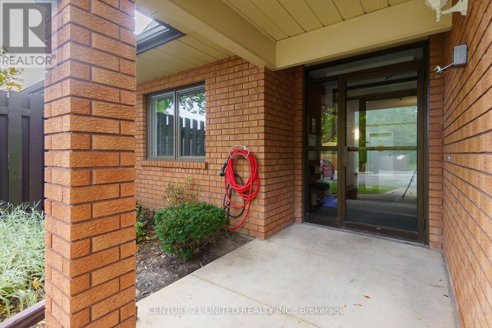 15 - 36 Champlain Crescent, Peterborough (Northcrest Ward 5), Ontario  K9L 1T1 - Photo 3 - X12491620