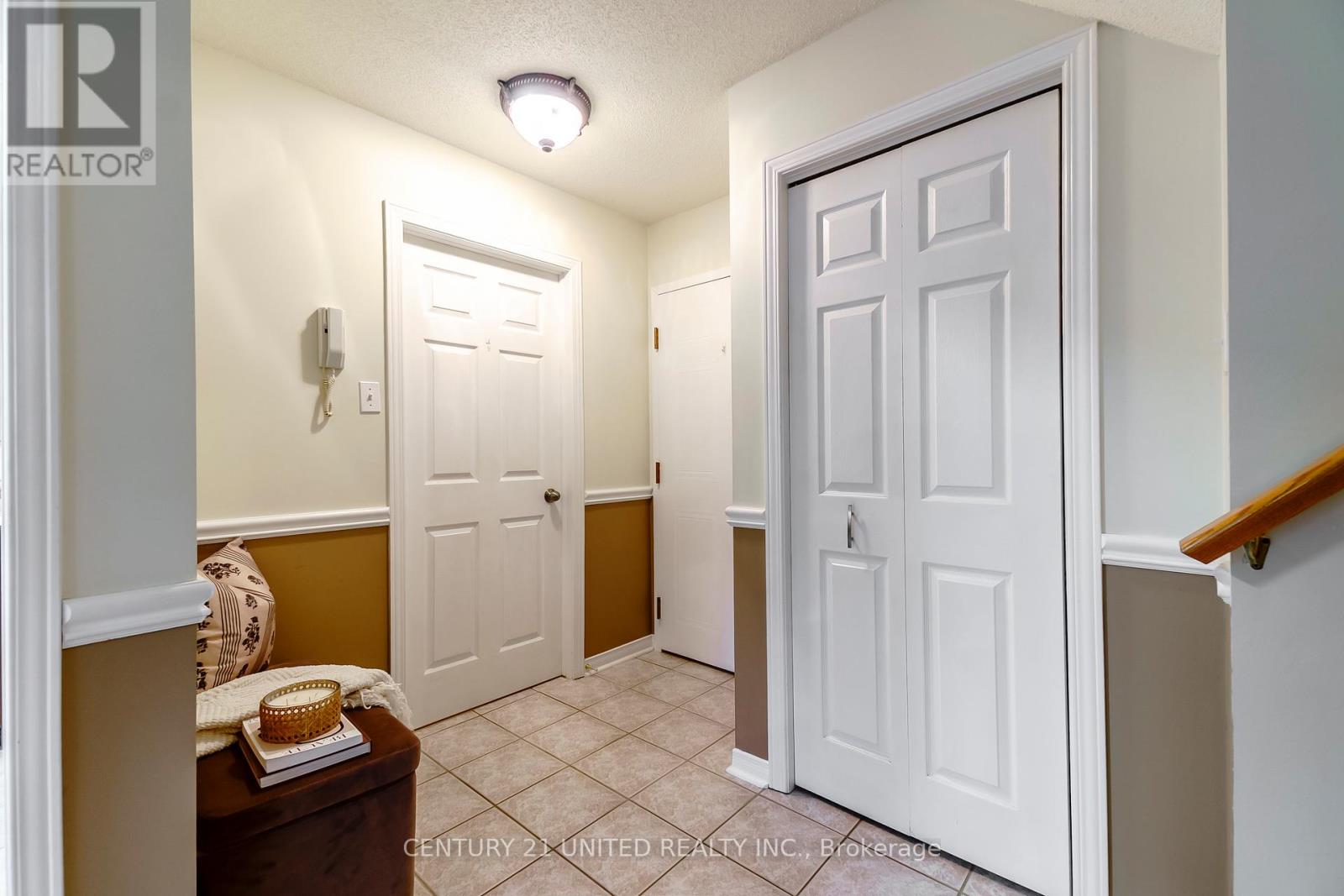 15 - 36 Champlain Crescent, Peterborough (Northcrest Ward 5), Ontario  K9L 1T1 - Photo 5 - X12491620