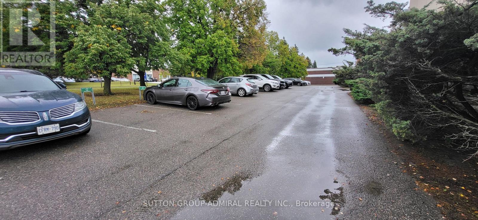 215 Dolomite Drive, Toronto (York University Heights), Ontario  M3J 2N1 - Photo 40 - W12488496