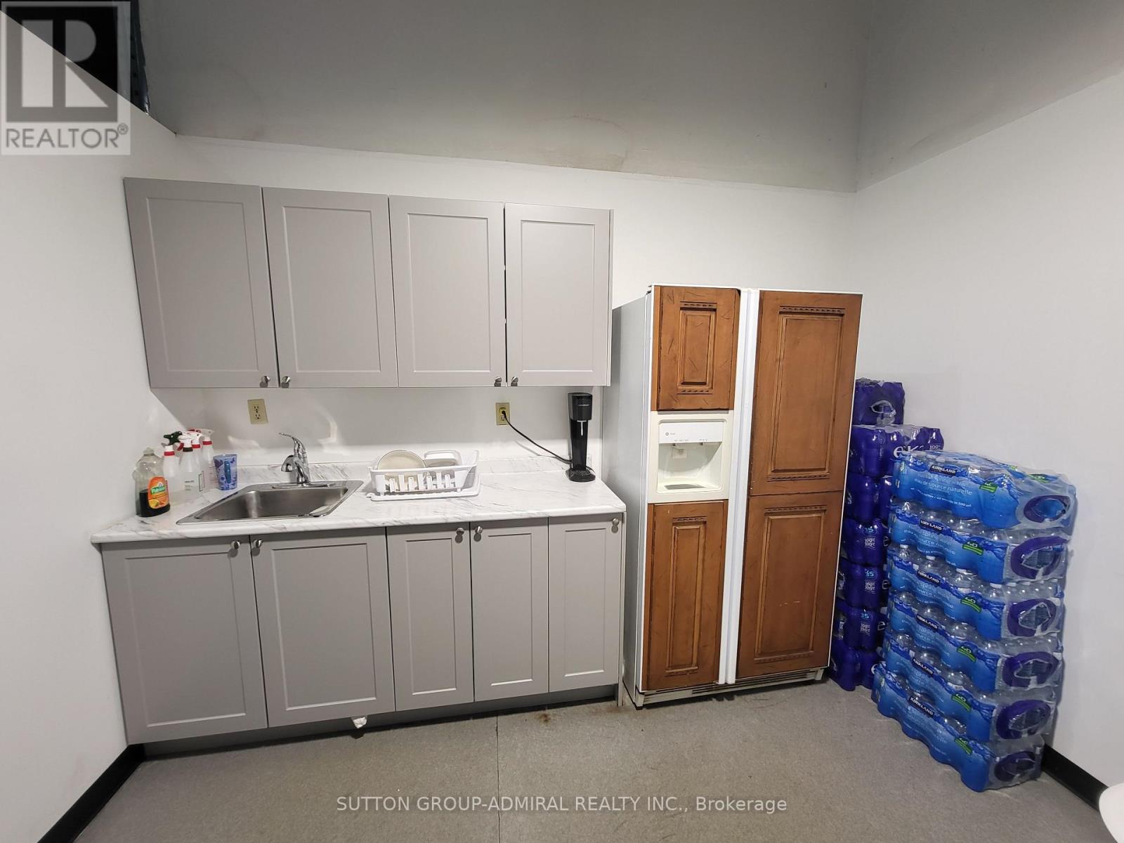 215 Dolomite Drive, Toronto (York University Heights), Ontario  M3J 2N1 - Photo 6 - W12488496