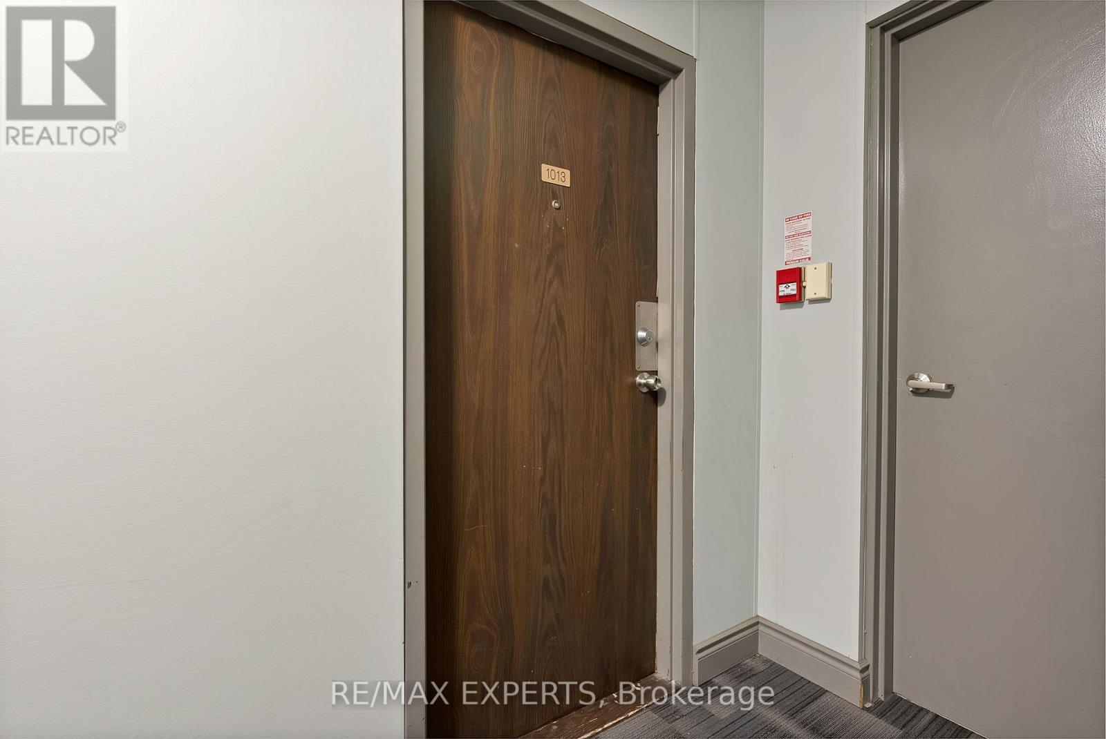 1013 - 390 Dixon Road, Toronto, Ontario  M9R 1T4 - Photo 5 - W12490374