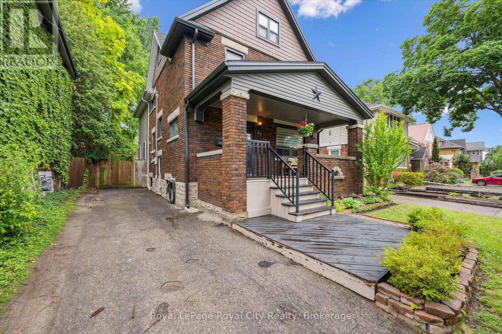 37 Brock Street, Kitchener, Ontario  N2M 1X2 - Photo 4 - X12491630