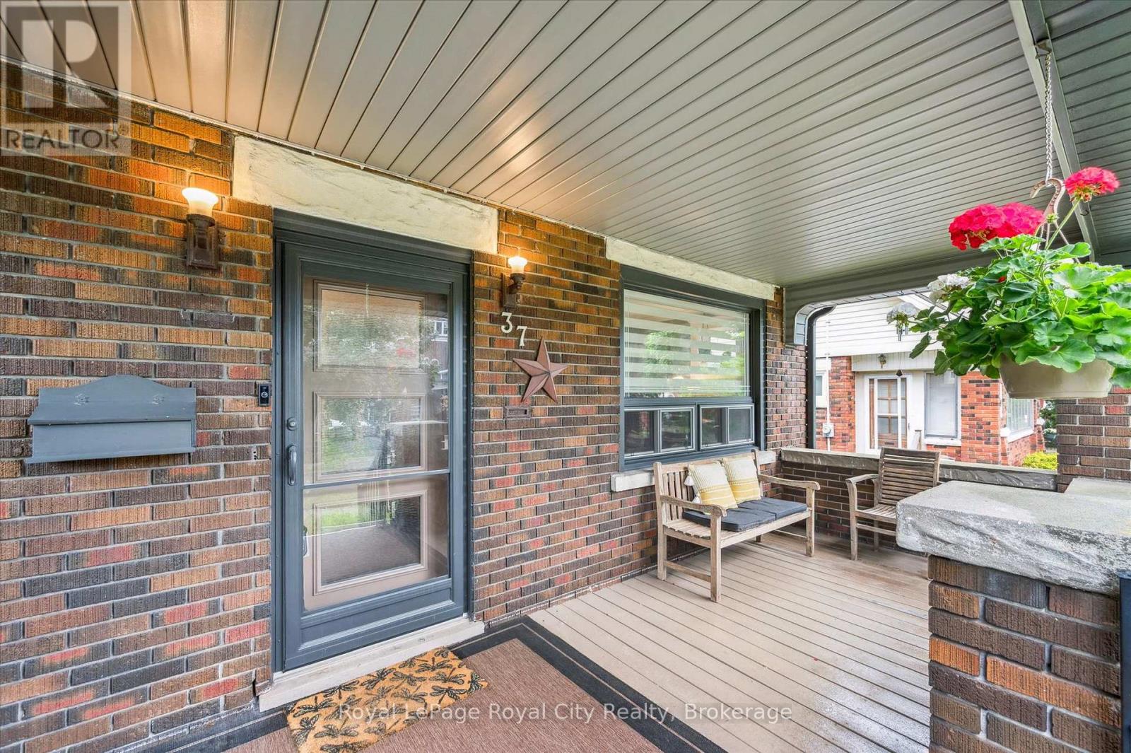 37 Brock Street, Kitchener, Ontario  N2M 1X2 - Photo 5 - X12491630