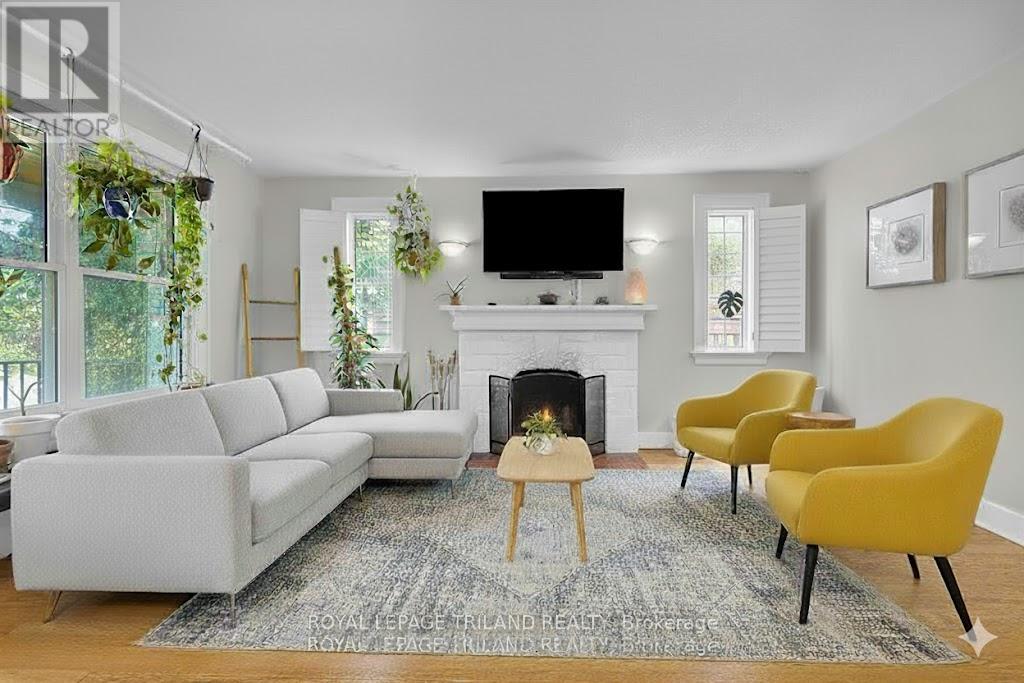 87 Iroquois Avenue, London South (South G), Ontario  N6C 2K7 - Photo 10 - X12491662