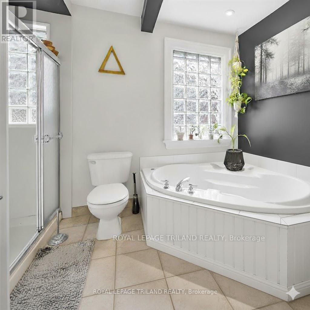 87 Iroquois Avenue, London South (South G), Ontario  N6C 2K7 - Photo 15 - X12491662