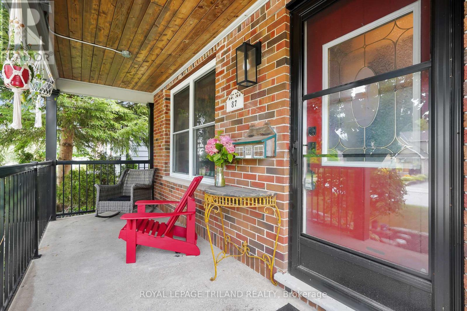 87 Iroquois Avenue, London South (South G), Ontario  N6C 2K7 - Photo 3 - X12491662