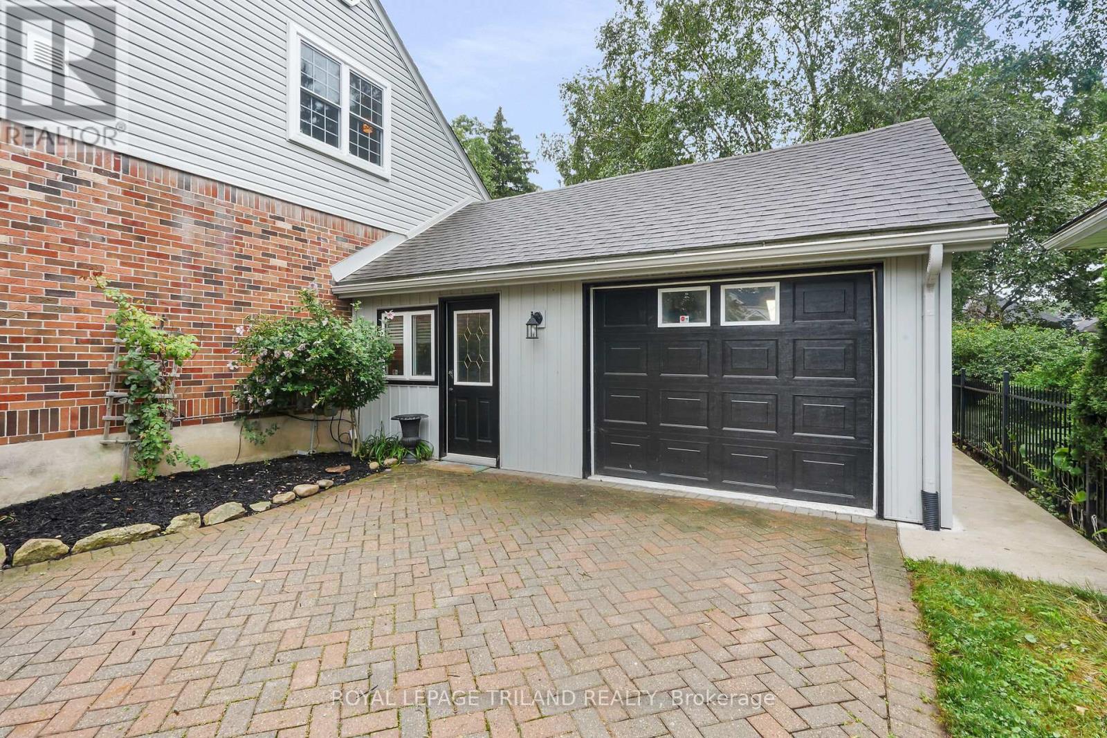 87 Iroquois Avenue, London South (South G), Ontario  N6C 2K7 - Photo 39 - X12491662