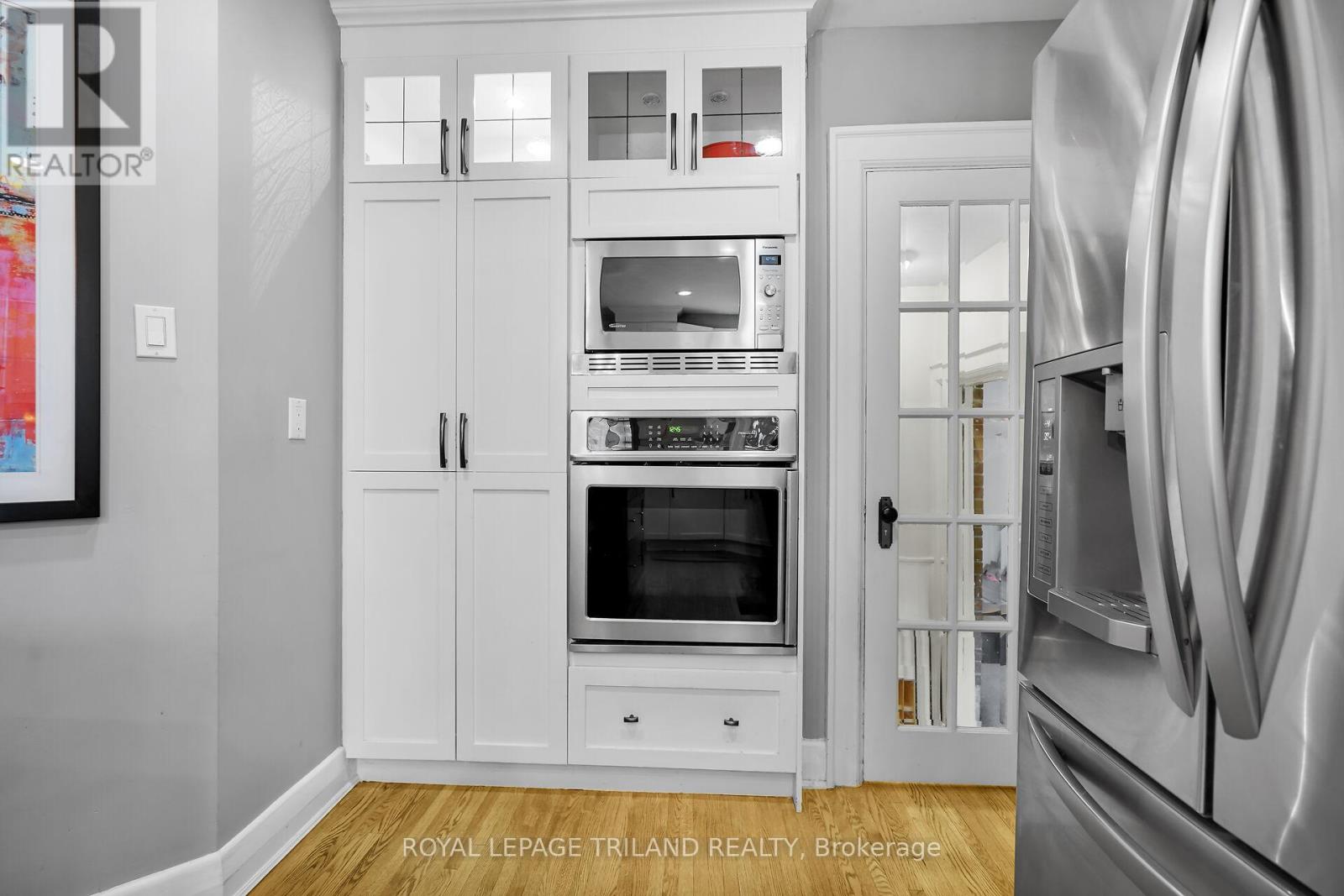 87 Iroquois Avenue, London South (South G), Ontario  N6C 2K7 - Photo 6 - X12491662