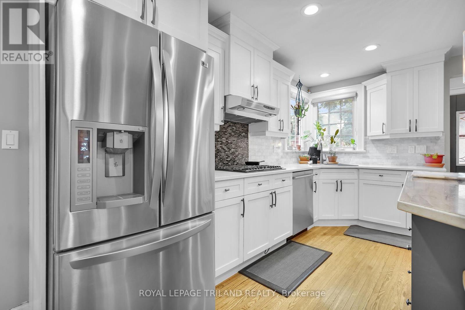 87 Iroquois Avenue, London South (South G), Ontario  N6C 2K7 - Photo 7 - X12491662