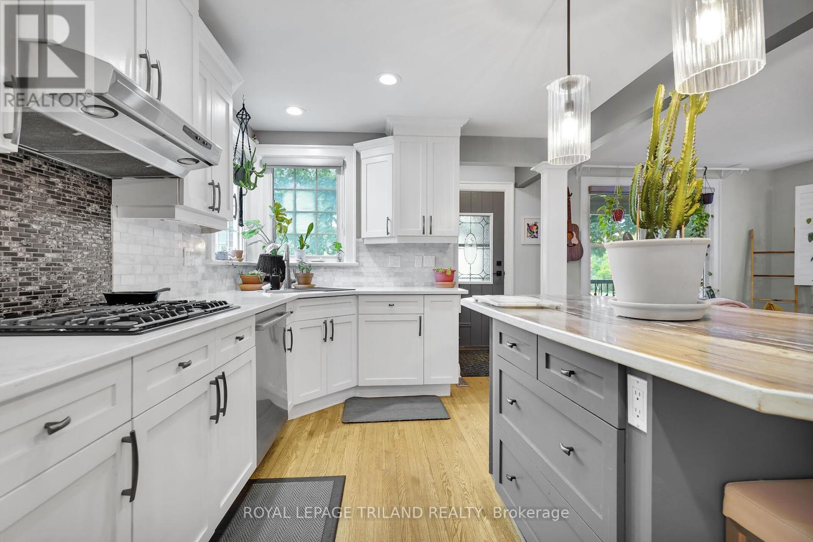 87 Iroquois Avenue, London South (South G), Ontario  N6C 2K7 - Photo 9 - X12491662