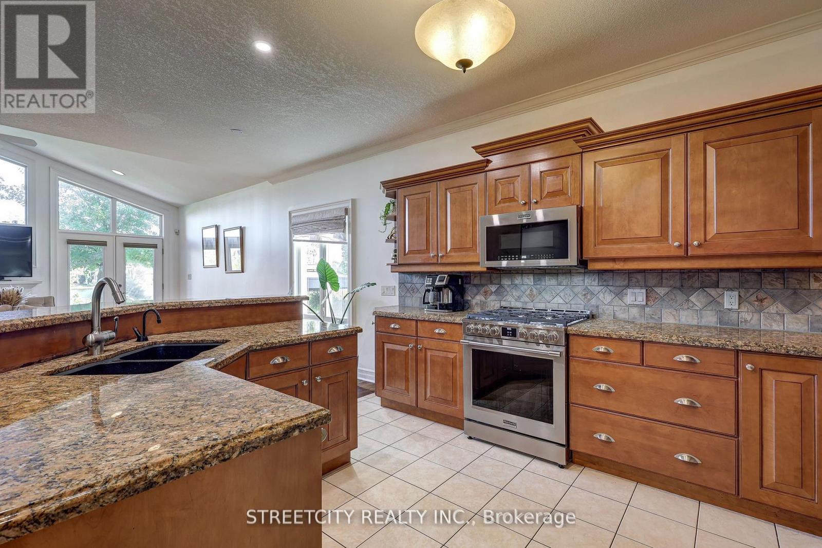 21 Beechwood Circle, St. Thomas, Ontario  N5R 6K4 - Photo 11 - X12491958