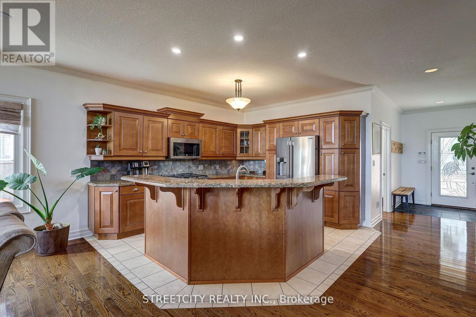 21 Beechwood Circle, St. Thomas, Ontario  N5R 6K4 - Photo 14 - X12491958