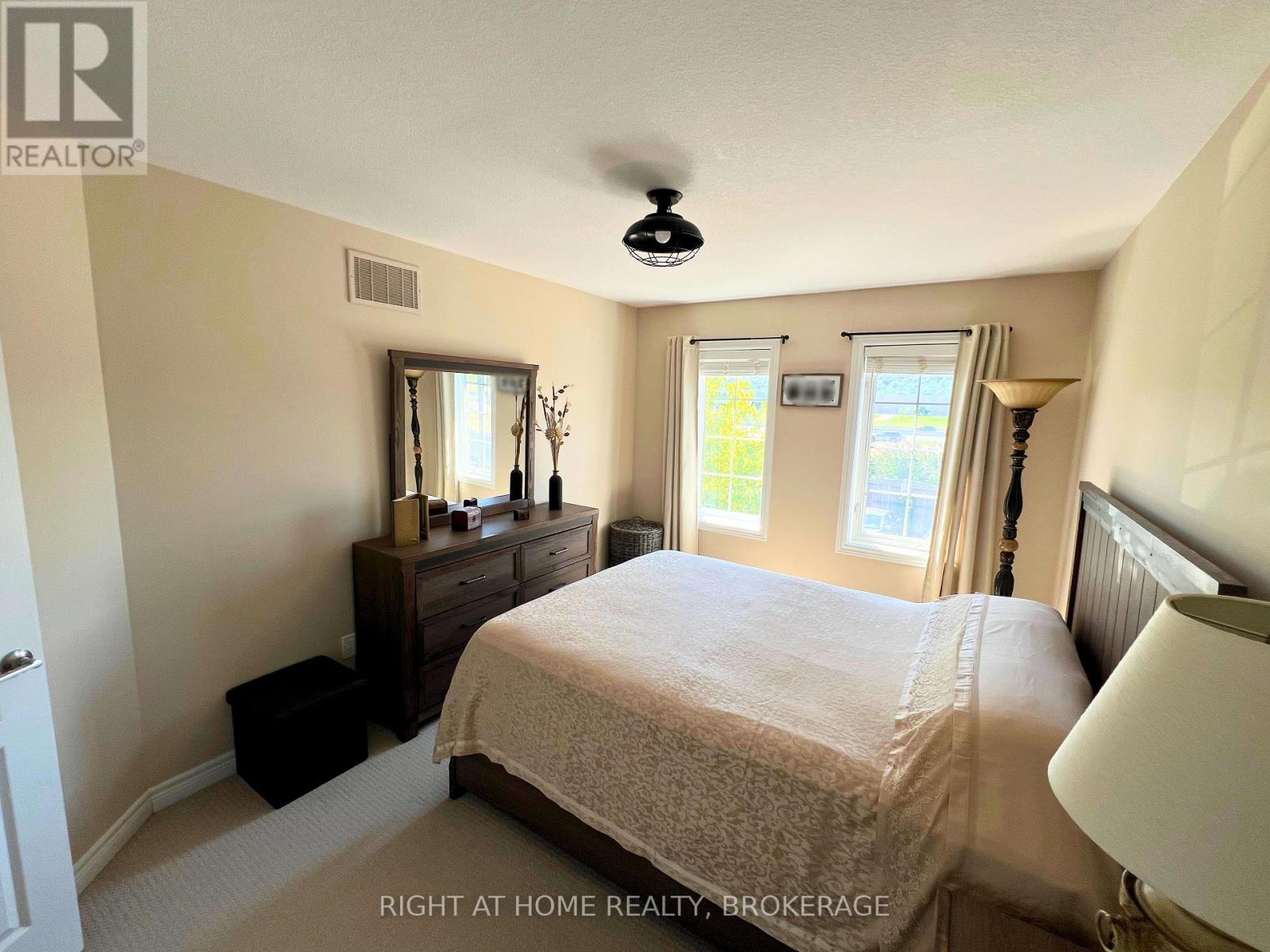 33 - 541 Winston Road, Grimsby, Ontario  L3M 0C5 - Photo 19 - X12402717