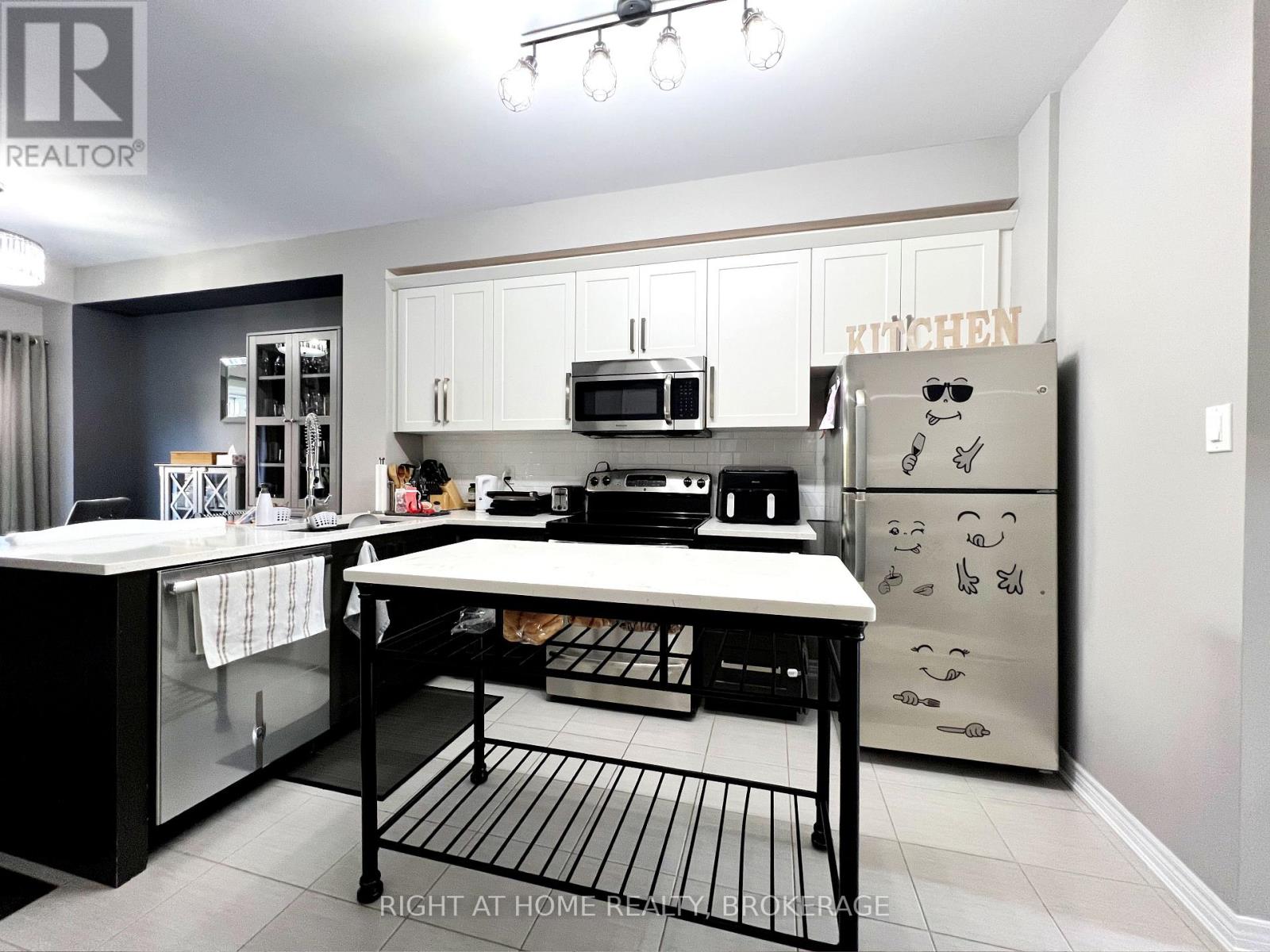 33 - 541 Winston Road, Grimsby, Ontario  L3M 0C5 - Photo 3 - X12402717