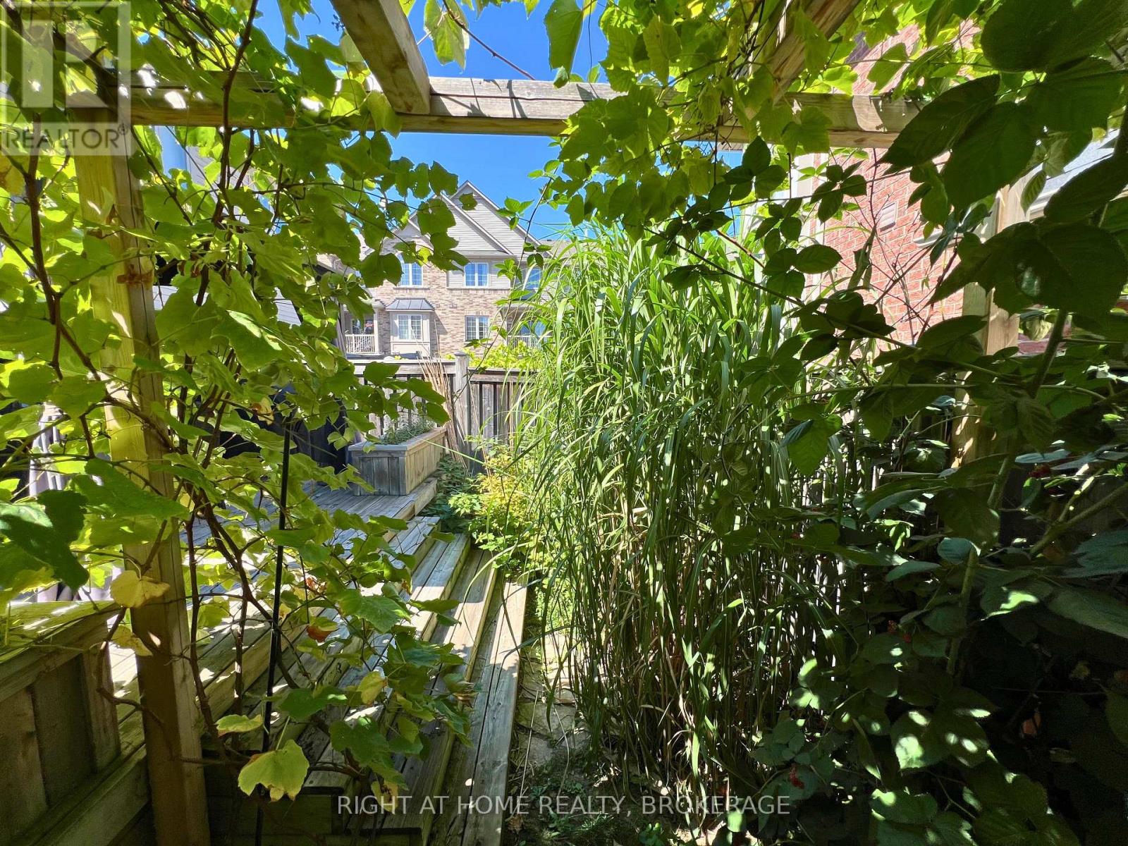 33 - 541 Winston Road, Grimsby, Ontario  L3M 0C5 - Photo 36 - X12402717