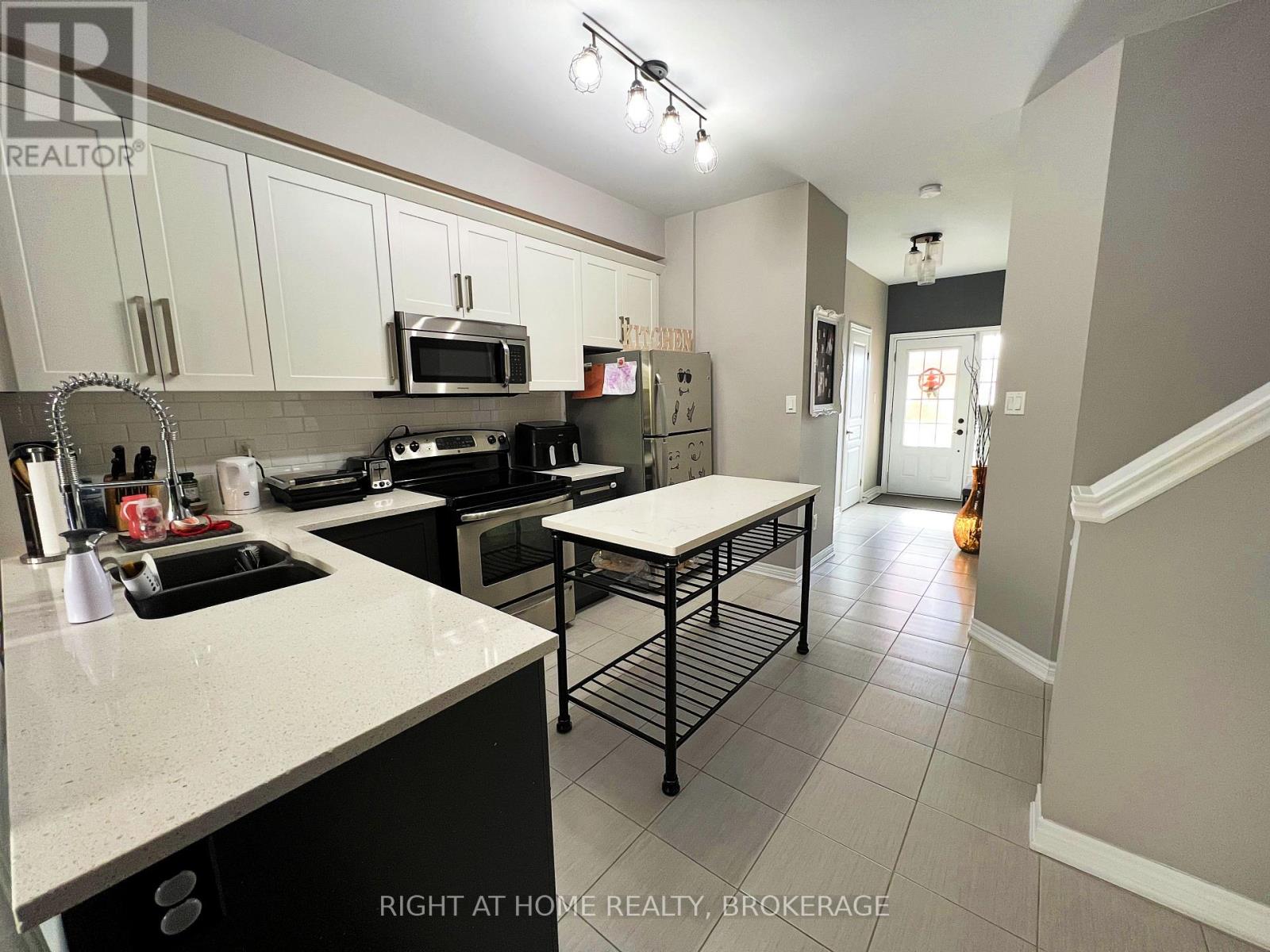 33 - 541 Winston Road, Grimsby, Ontario  L3M 0C5 - Photo 6 - X12402717