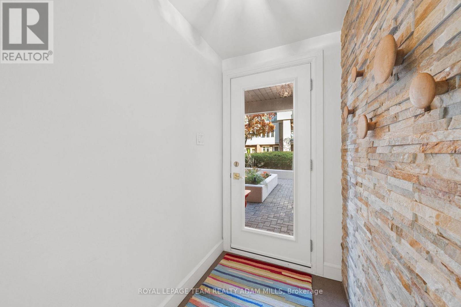 202d - 1 Columbus Avenue, Ottawa, Ontario  K1K 4L1 - Photo 5 - X12491800