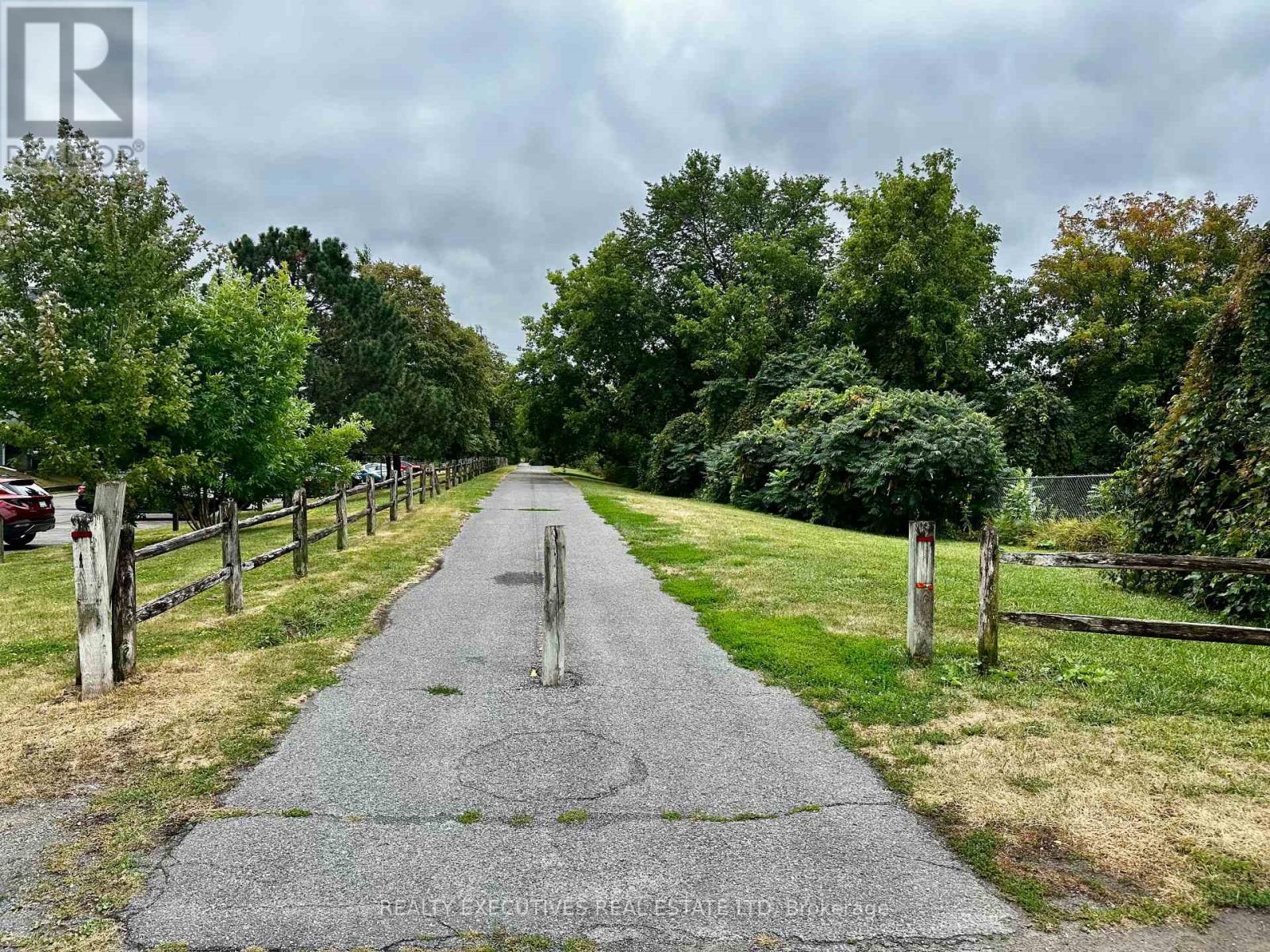 408 - 214 Viewmount Drive, Ottawa, Ontario K2E 7X3 - Photo 19 - X12372517