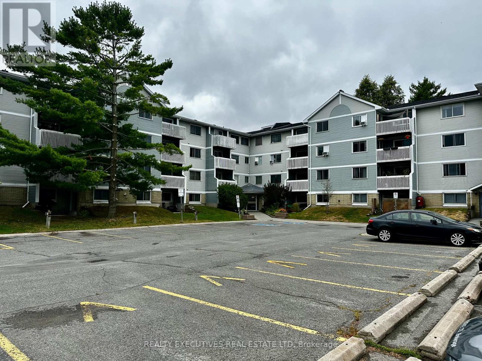 408 - 214 Viewmount Drive, Ottawa, Ontario K2E 7X3 - Photo 18 - X12372517