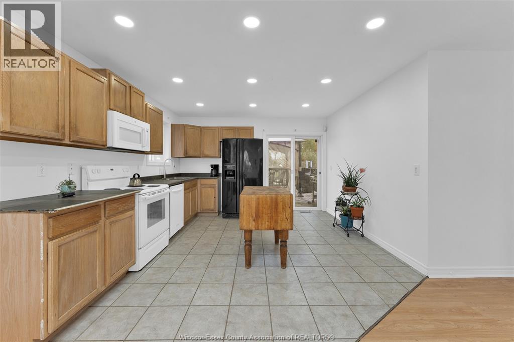 3656 Maguire, Windsor, Ontario  N9E 4V5 - Photo 12 - 25027535