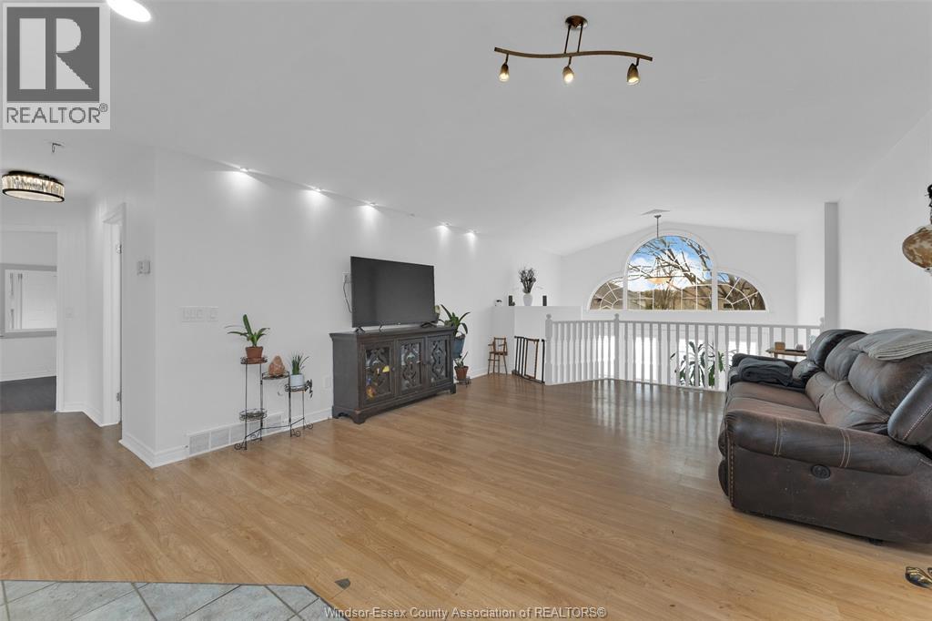 3656 Maguire, Windsor, Ontario  N9E 4V5 - Photo 8 - 25027535