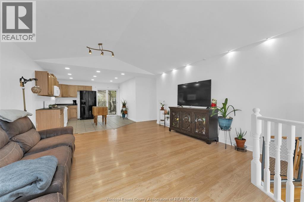 3656 Maguire, Windsor, Ontario  N9E 4V5 - Photo 9 - 25027535