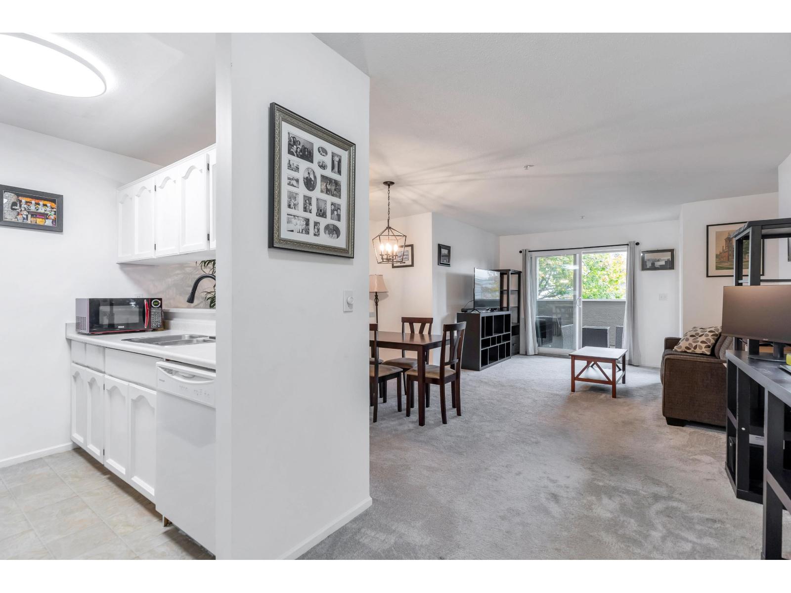 211 2239 152 Street, Surrey, British Columbia V4A 4P1 - Photo 4 - R3061986